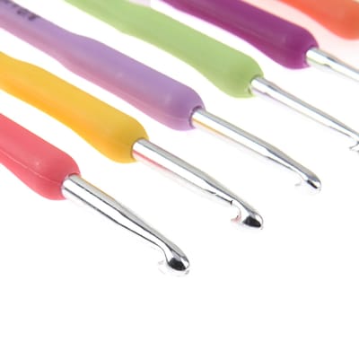 Color-Handled Crochet Hook Set: Close-up of the hook tips