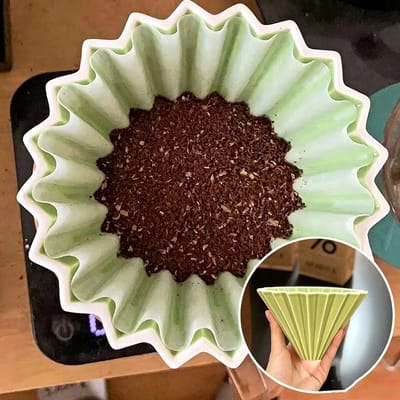 Green Flower Pour-Over Set: Ribbed interior viewed from above