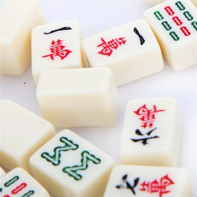 Compact Mahjong Box Set: Close-up of the tile markings