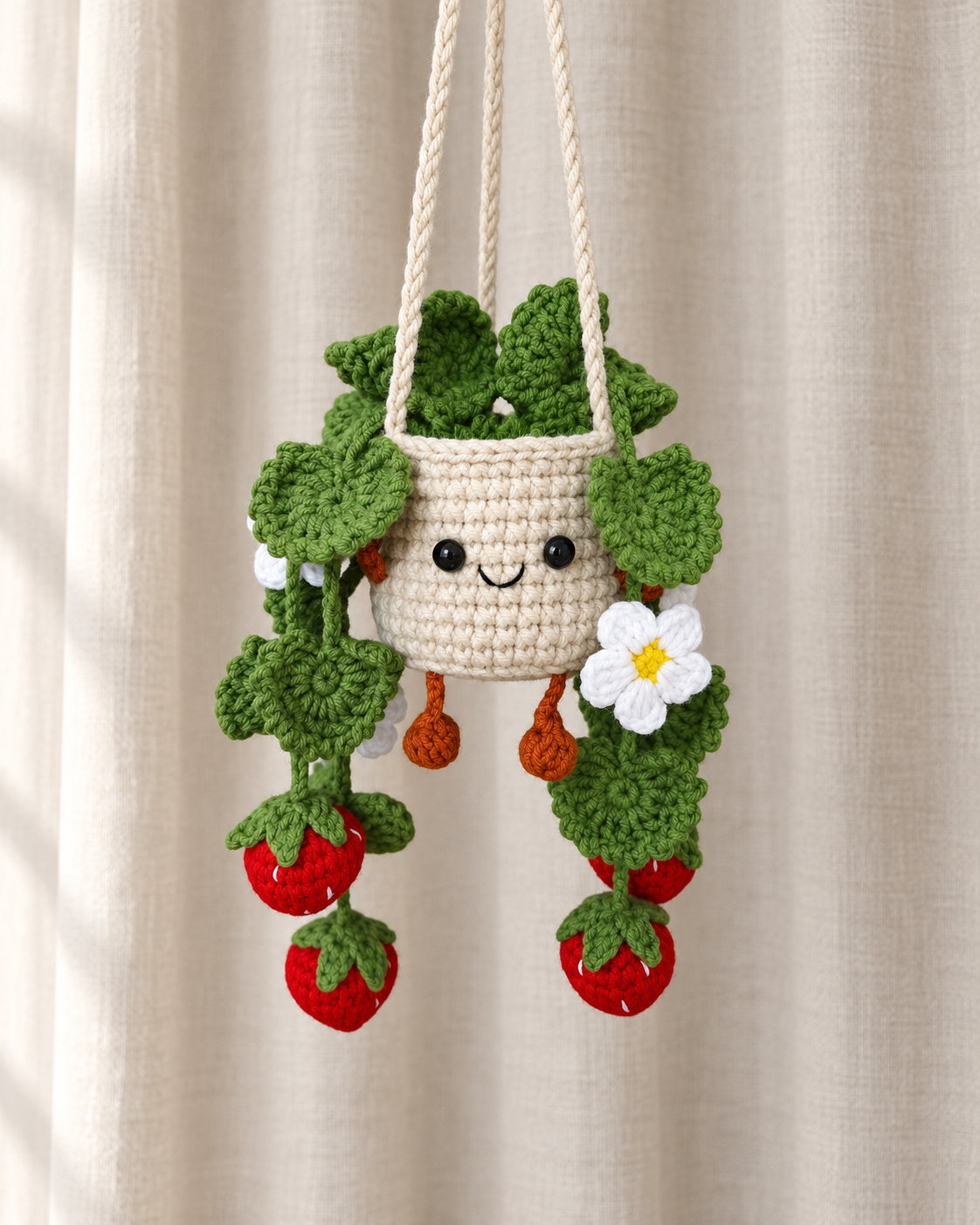 Smiling Crochet Flower Hanger: Strawberries